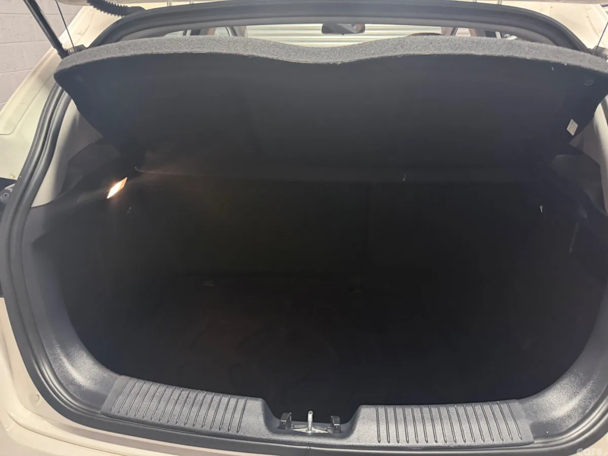 Kia Rio Hatchback, Diesel, 2016, White