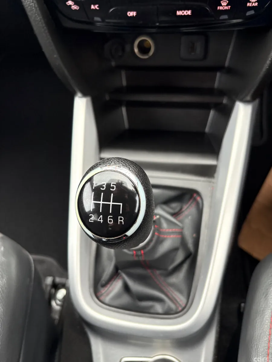 Suzuki Vitara SUV, Petrol, 2018, Red