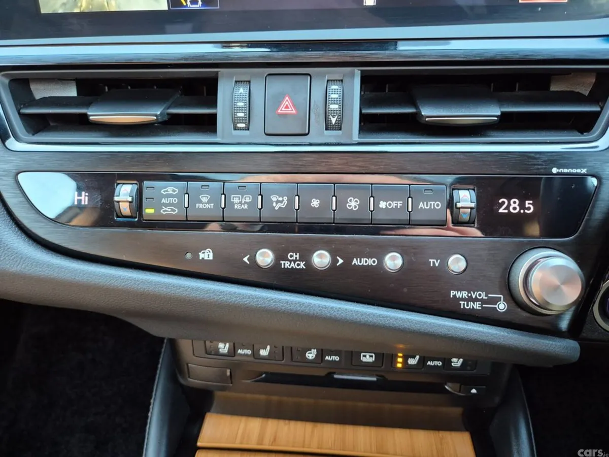 Lexus ES Saloon, Petrol Hybrid, 2022, Red