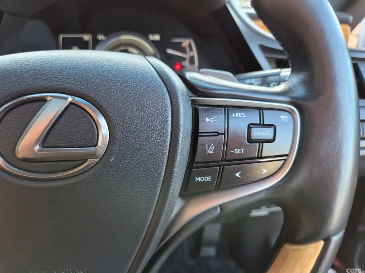 Lexus ES Saloon, Petrol Hybrid, 2022, Red