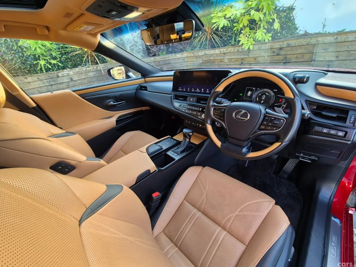 Lexus ES Saloon, Petrol Hybrid, 2022, Red