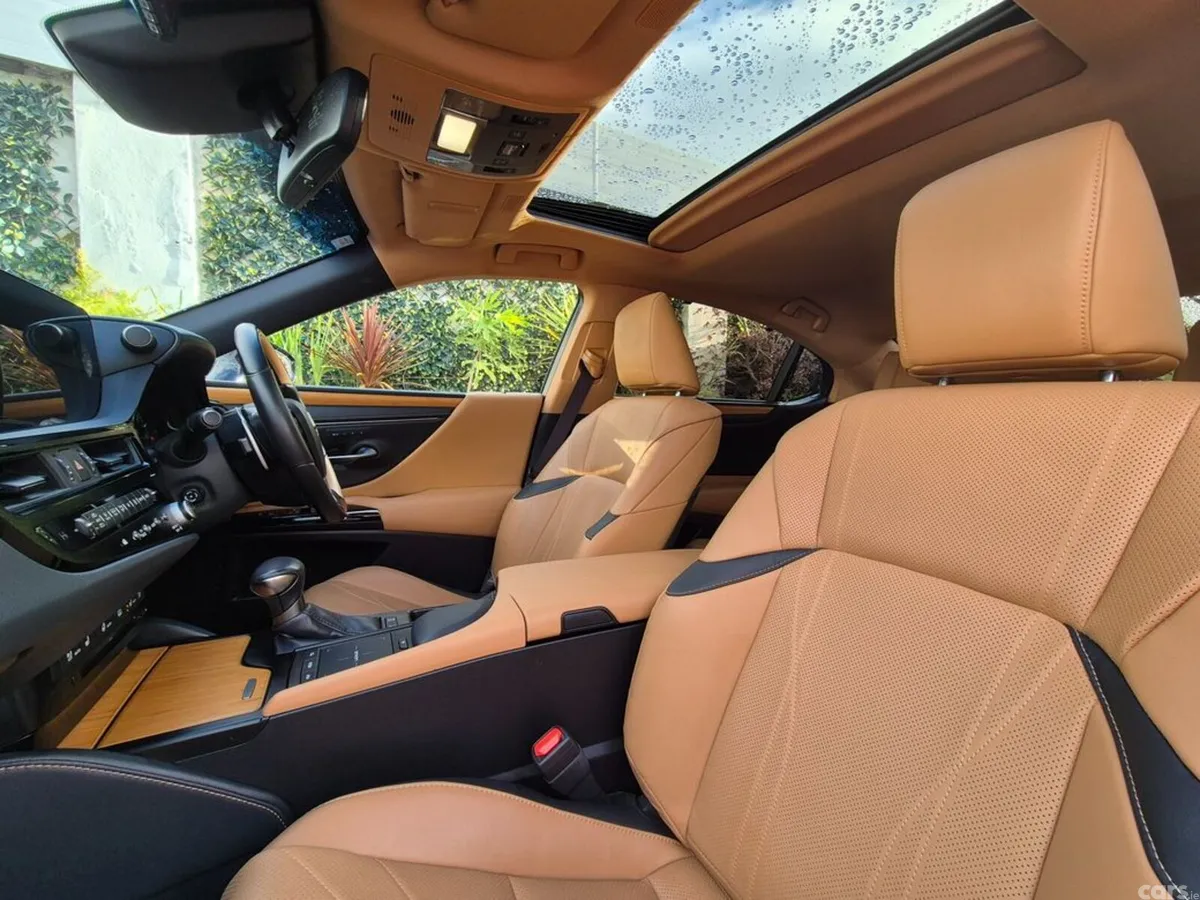 Lexus ES Saloon, Petrol Hybrid, 2022, Red