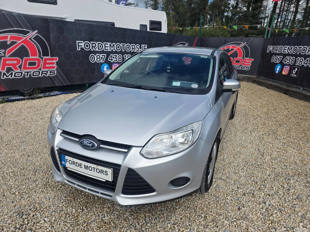 Ford Focus Hatchback, Petrol, 2011, Silver