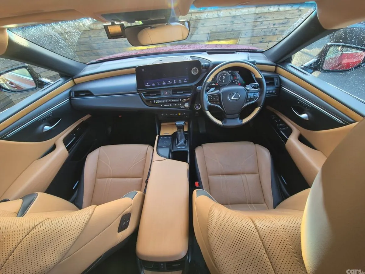 Lexus ES Saloon, Petrol Hybrid, 2022, Red