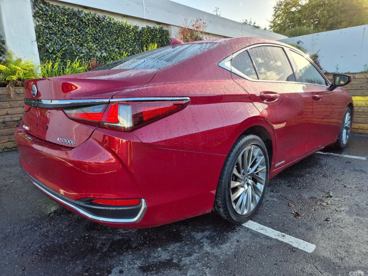 Lexus ES Saloon, Petrol Hybrid, 2022, Red