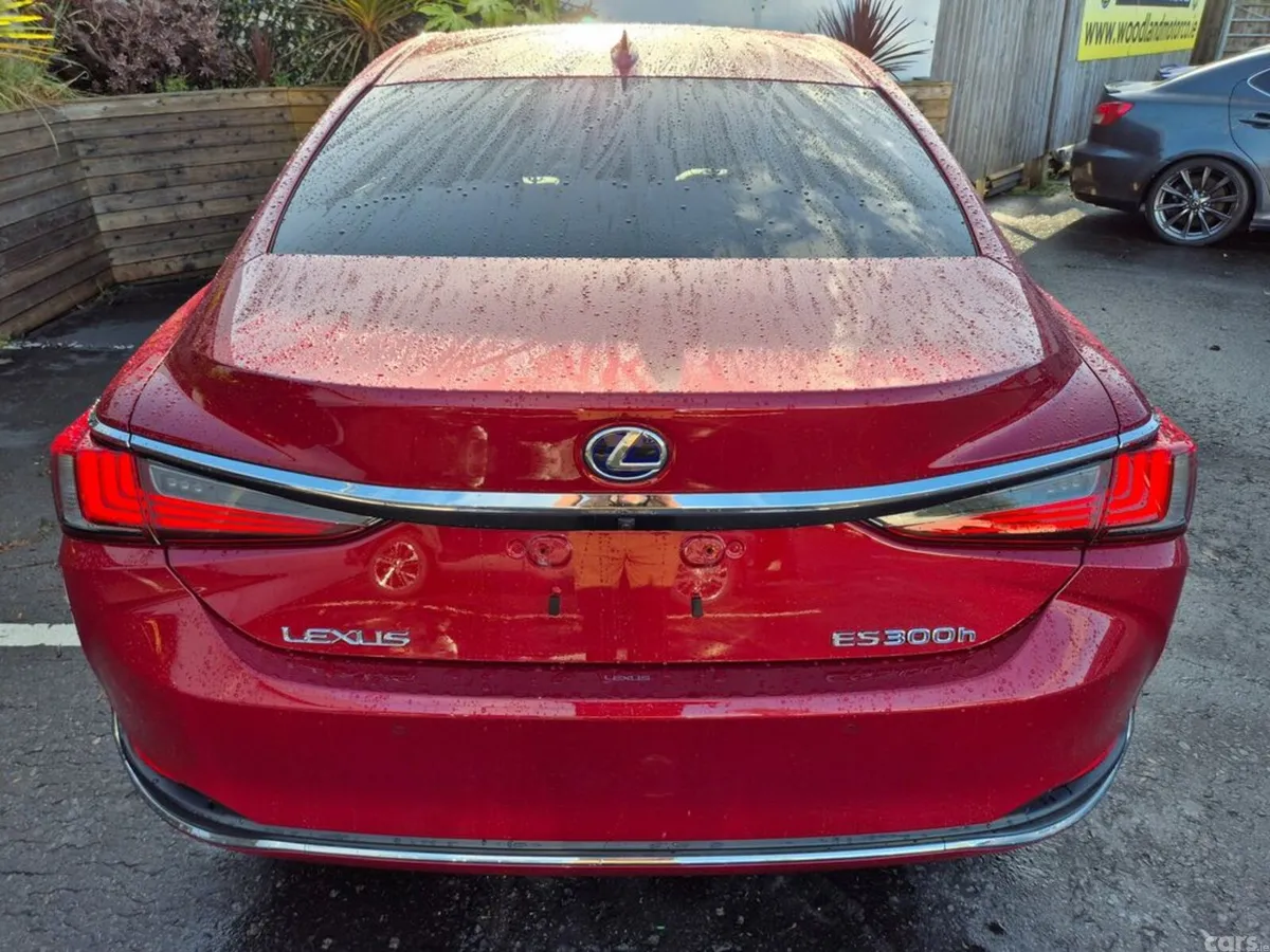 Lexus ES Saloon, Petrol Hybrid, 2022, Red