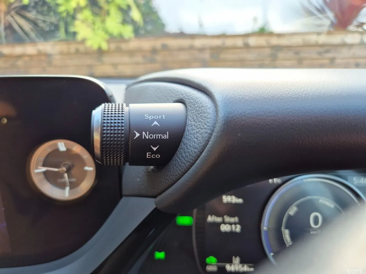 Lexus ES Saloon, Petrol Hybrid, 2022, Red