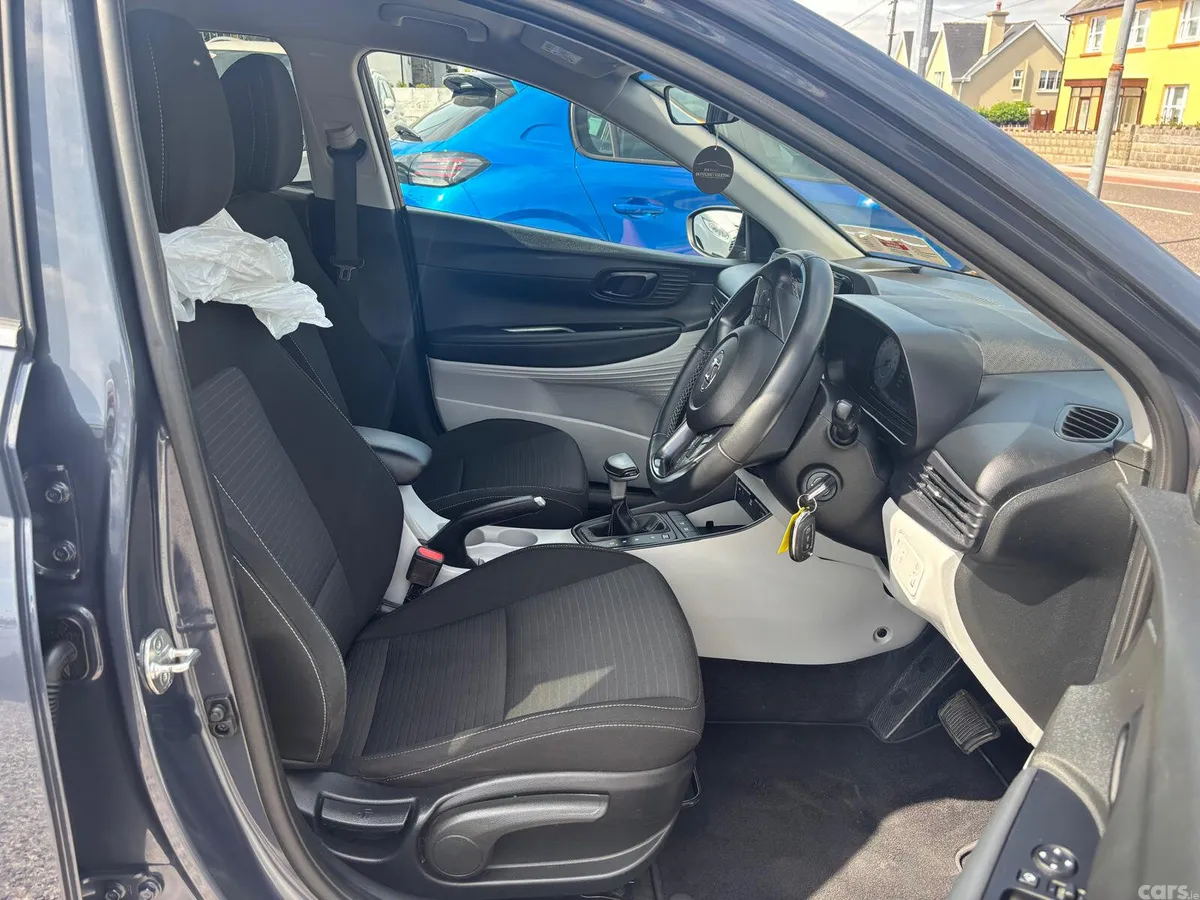 Hyundai i20 Hatchback, Petrol, 2023, Grey
