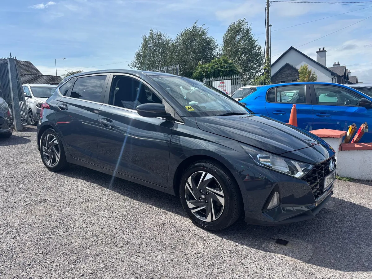 Hyundai i20 Hatchback, Petrol, 2023, Grey