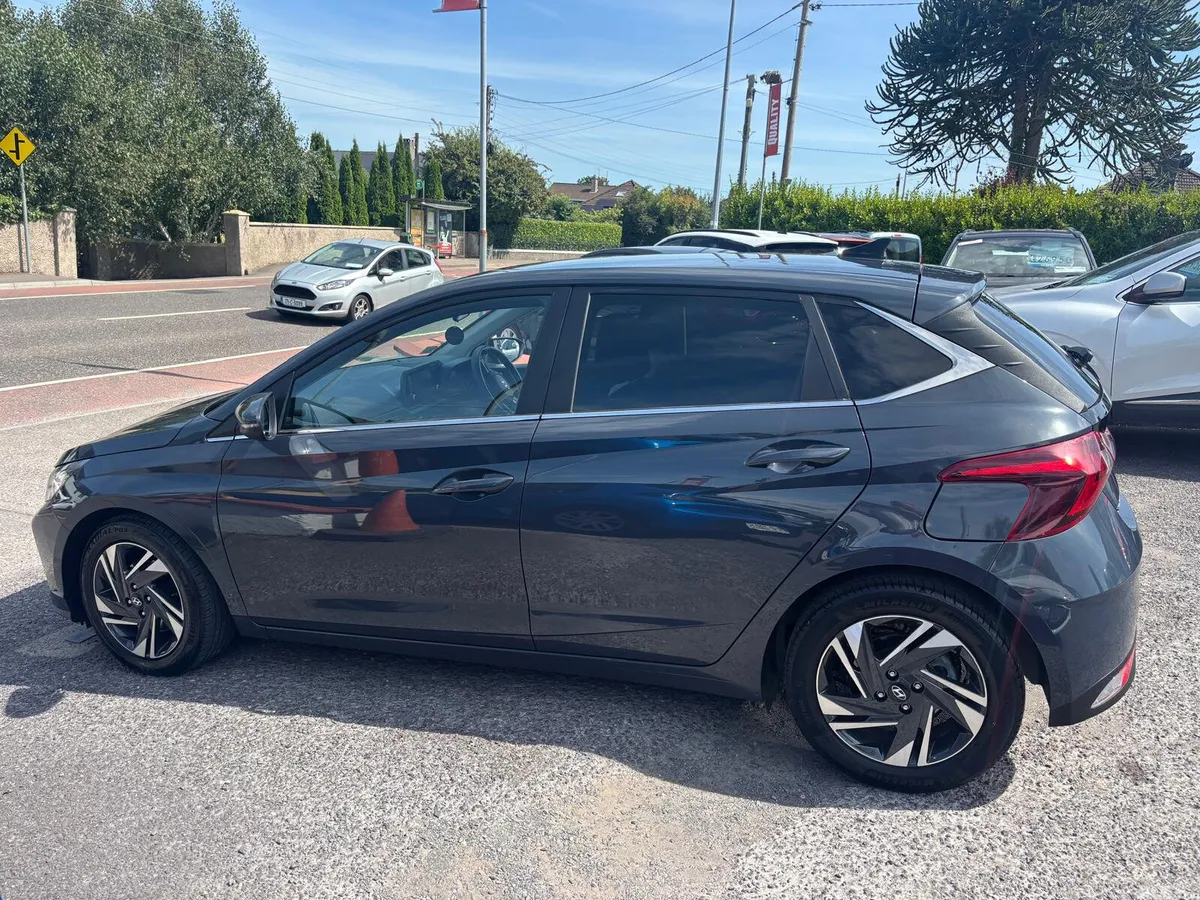 Hyundai i20 Hatchback, Petrol, 2023, Grey