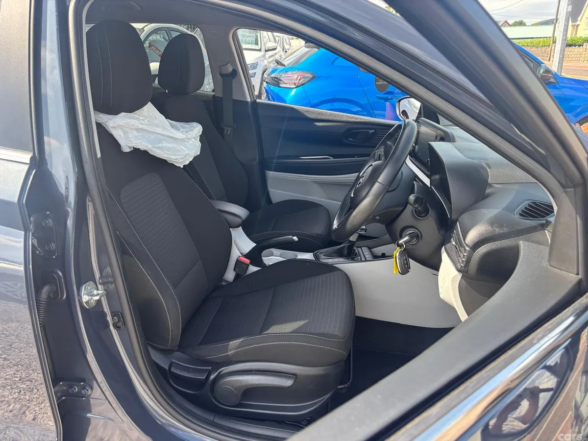 Hyundai i20 Hatchback, Petrol, 2023, Grey