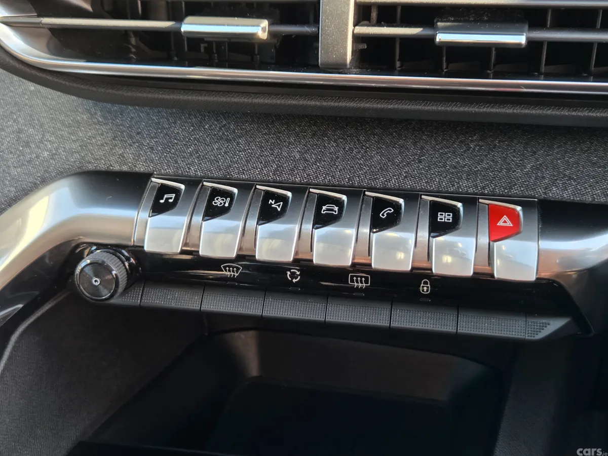 Peugeot 3008 MPV, Petrol, 2018, White