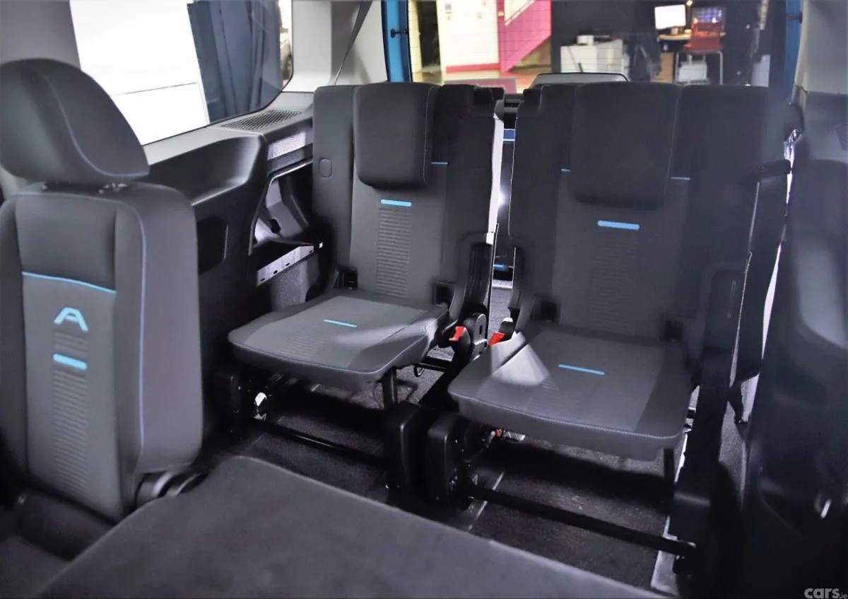 Ford Tourneo Connect MPV, Diesel, 2023, Blue