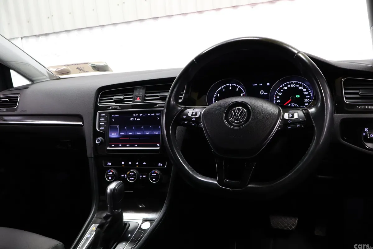 Volkswagen Golf Hatchback, Petrol, 2015, Red