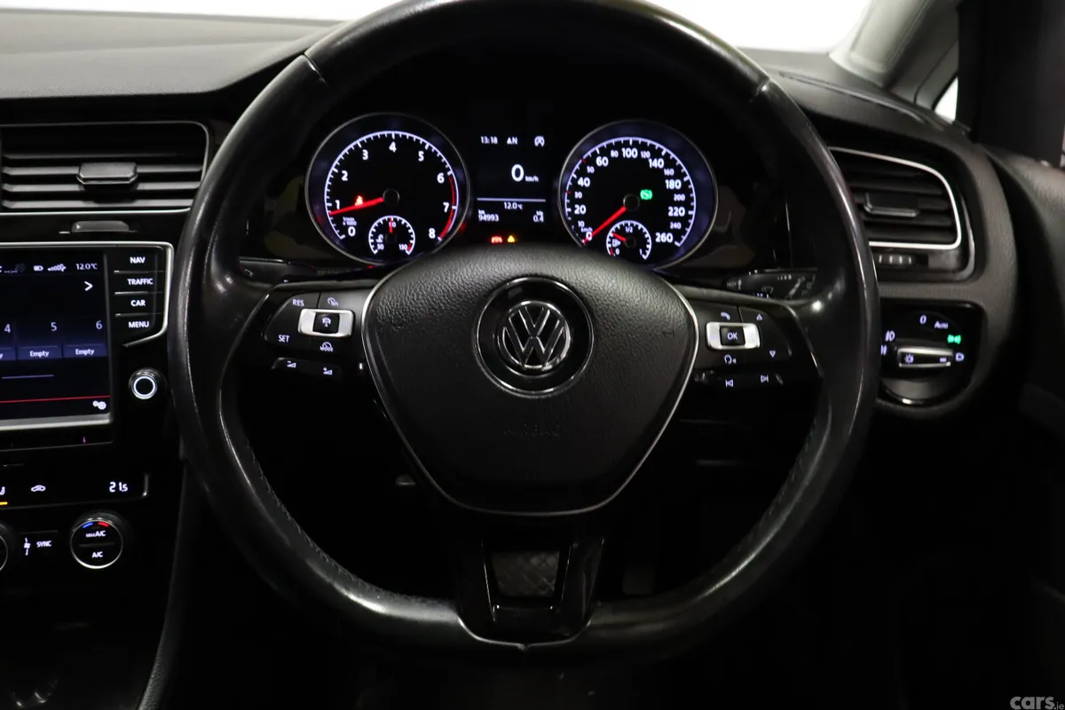 Volkswagen Golf Hatchback, Petrol, 2015, Red