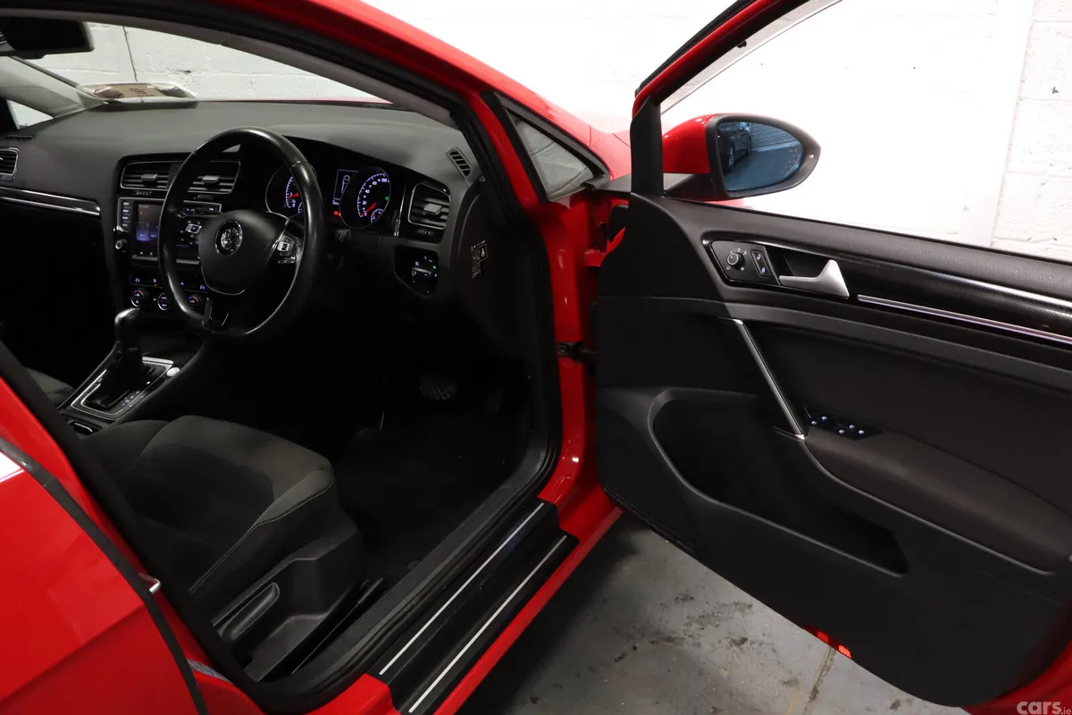 Volkswagen Golf Hatchback, Petrol, 2015, Red