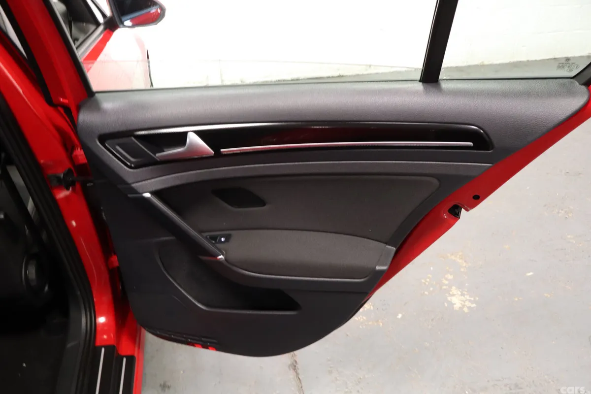 Volkswagen Golf Hatchback, Petrol, 2015, Red