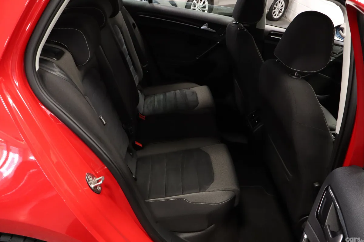 Volkswagen Golf Hatchback, Petrol, 2015, Red