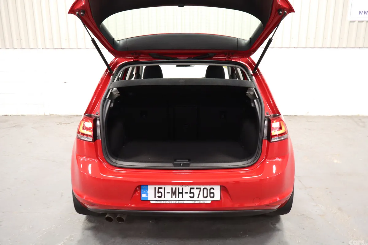 Volkswagen Golf Hatchback, Petrol, 2015, Red
