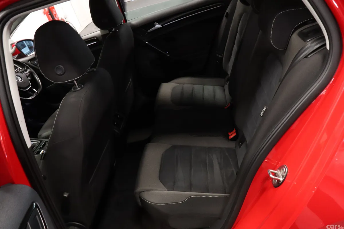 Volkswagen Golf Hatchback, Petrol, 2015, Red