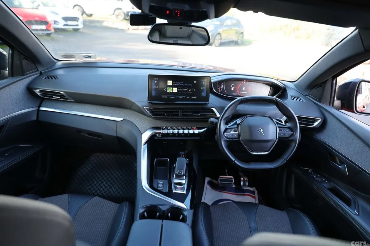 Peugeot 3008 MPV, Diesel, 2023, Red