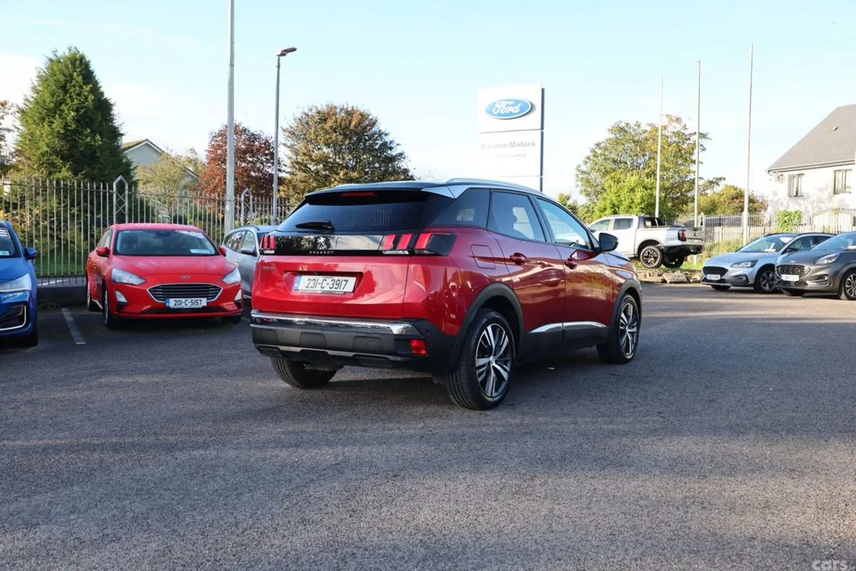 Peugeot 3008 MPV, Diesel, 2023, Red