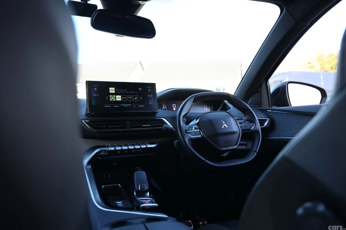 Peugeot 3008 MPV, Diesel, 2023, Red