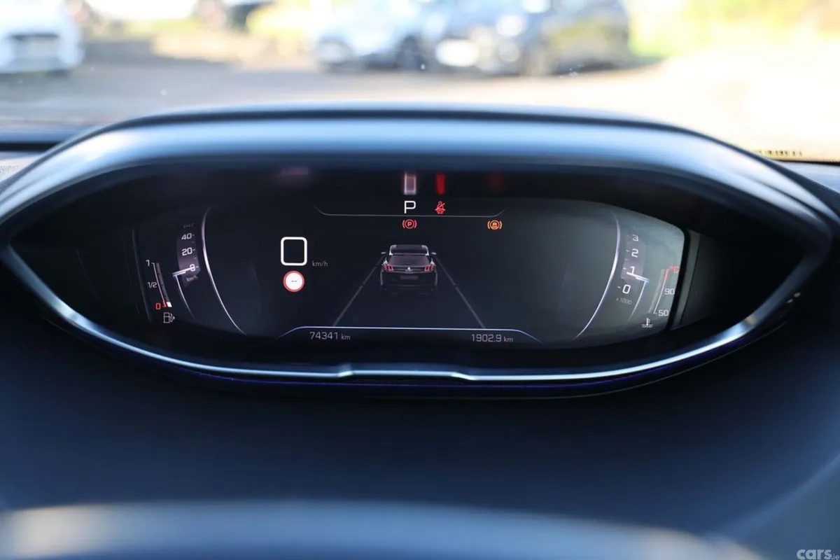 Peugeot 3008 MPV, Diesel, 2023, Red