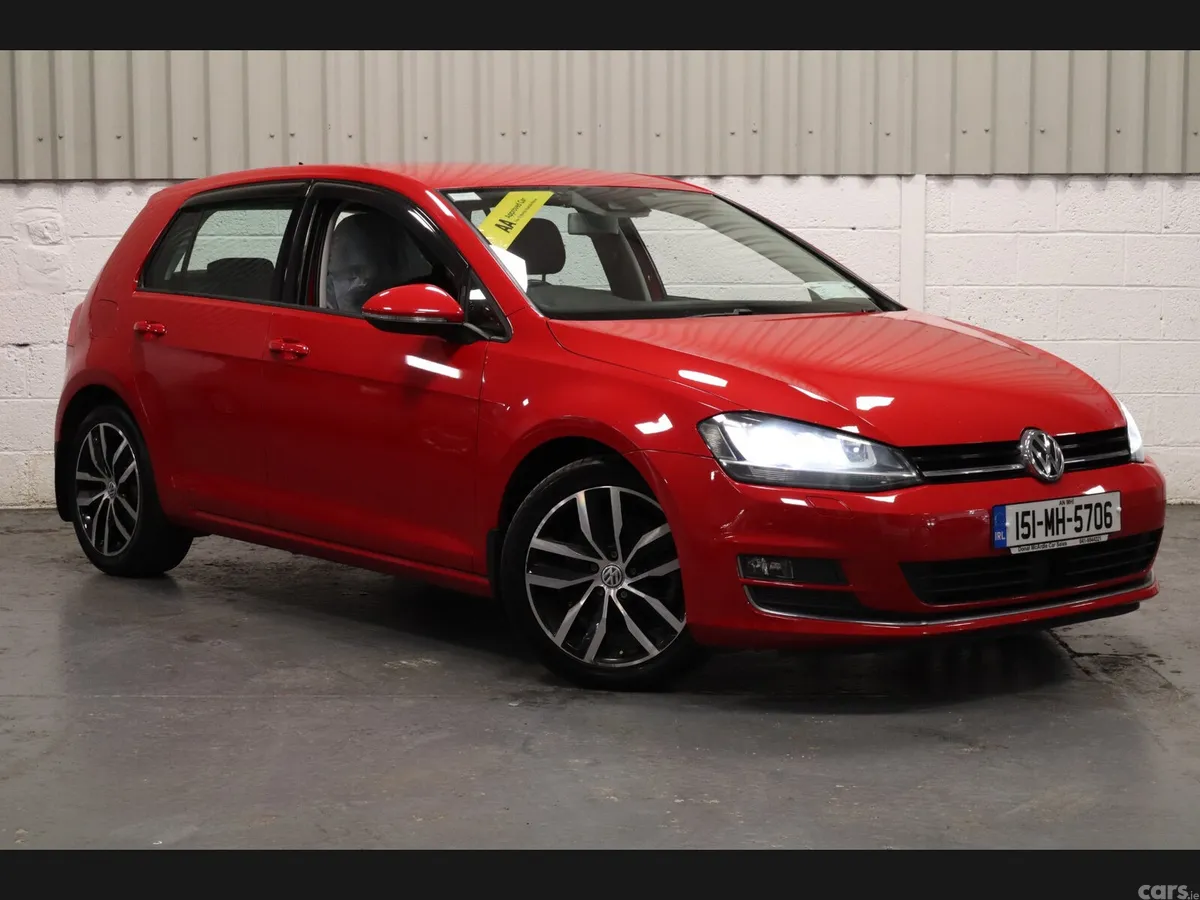 Volkswagen Golf Hatchback, Petrol, 2015, Red