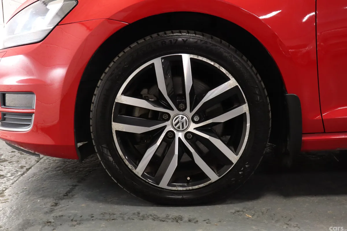 Volkswagen Golf Hatchback, Petrol, 2015, Red