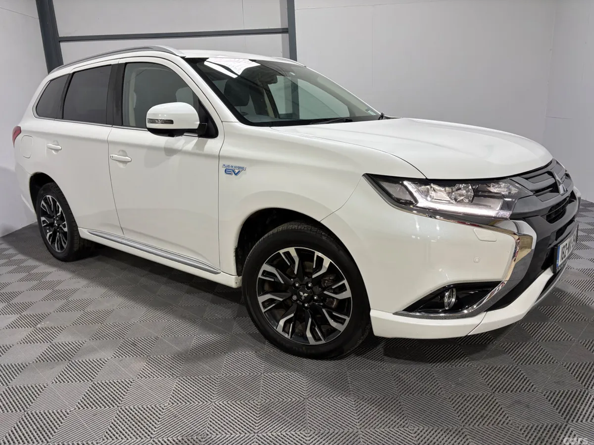 Mitsubishi Outlander SUV, Petrol Plug-in Hybrid, 2018, White