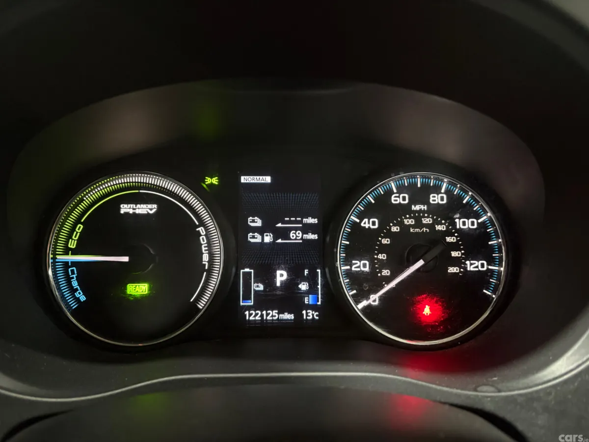 Mitsubishi Outlander SUV, Petrol Plug-in Hybrid, 2018, White