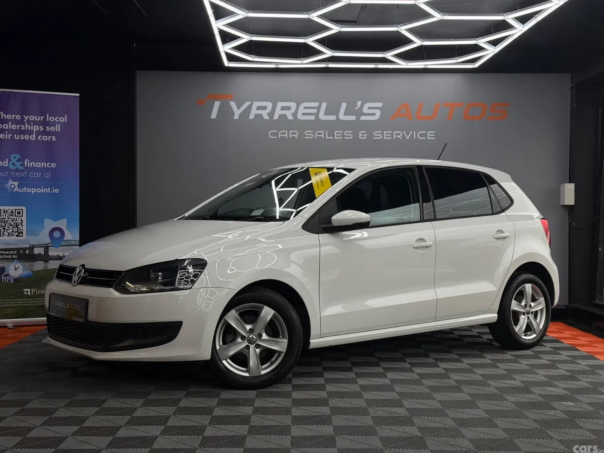 Volkswagen Polo Hatchback, Petrol, 2012, White