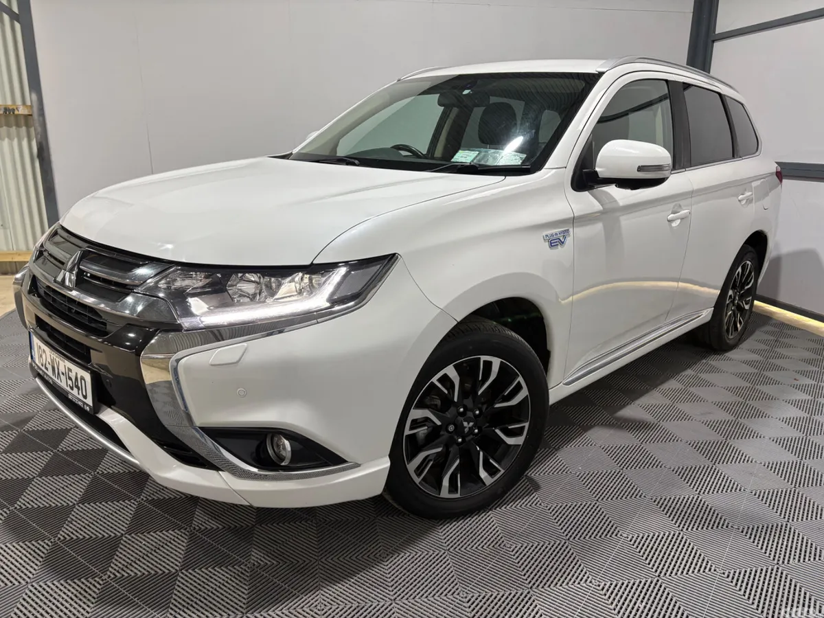 Mitsubishi Outlander SUV, Petrol Plug-in Hybrid, 2018, White