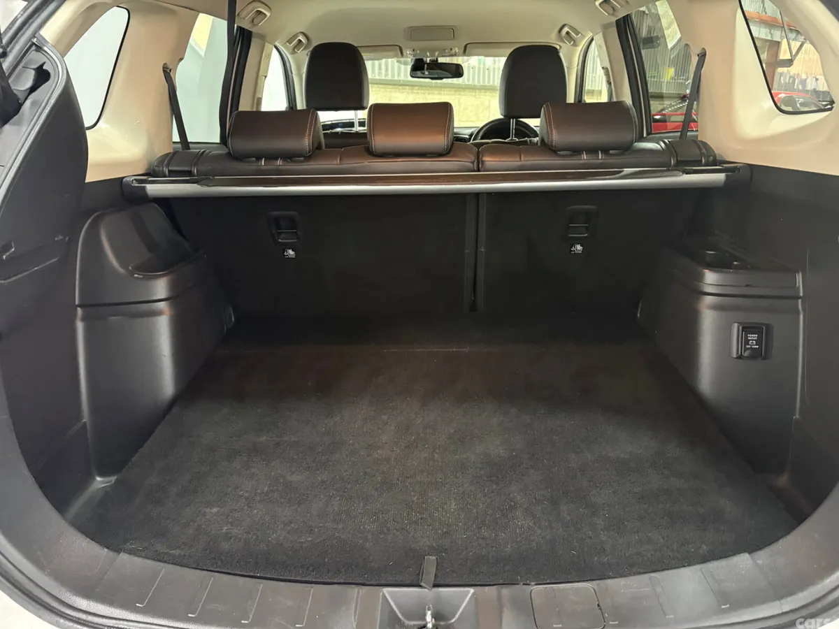Mitsubishi Outlander SUV, Petrol Plug-in Hybrid, 2018, White