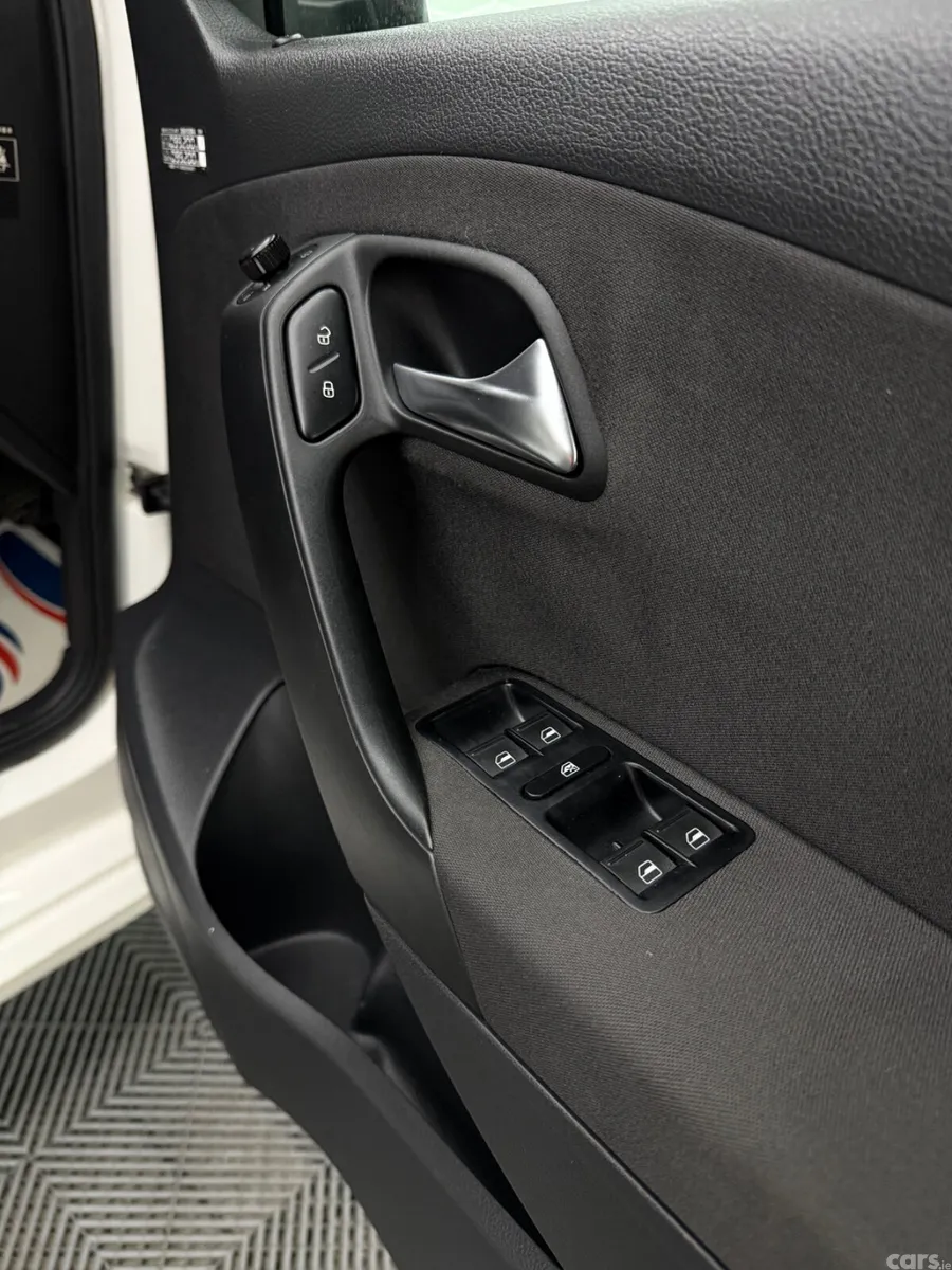 Volkswagen Polo Hatchback, Petrol, 2012, White