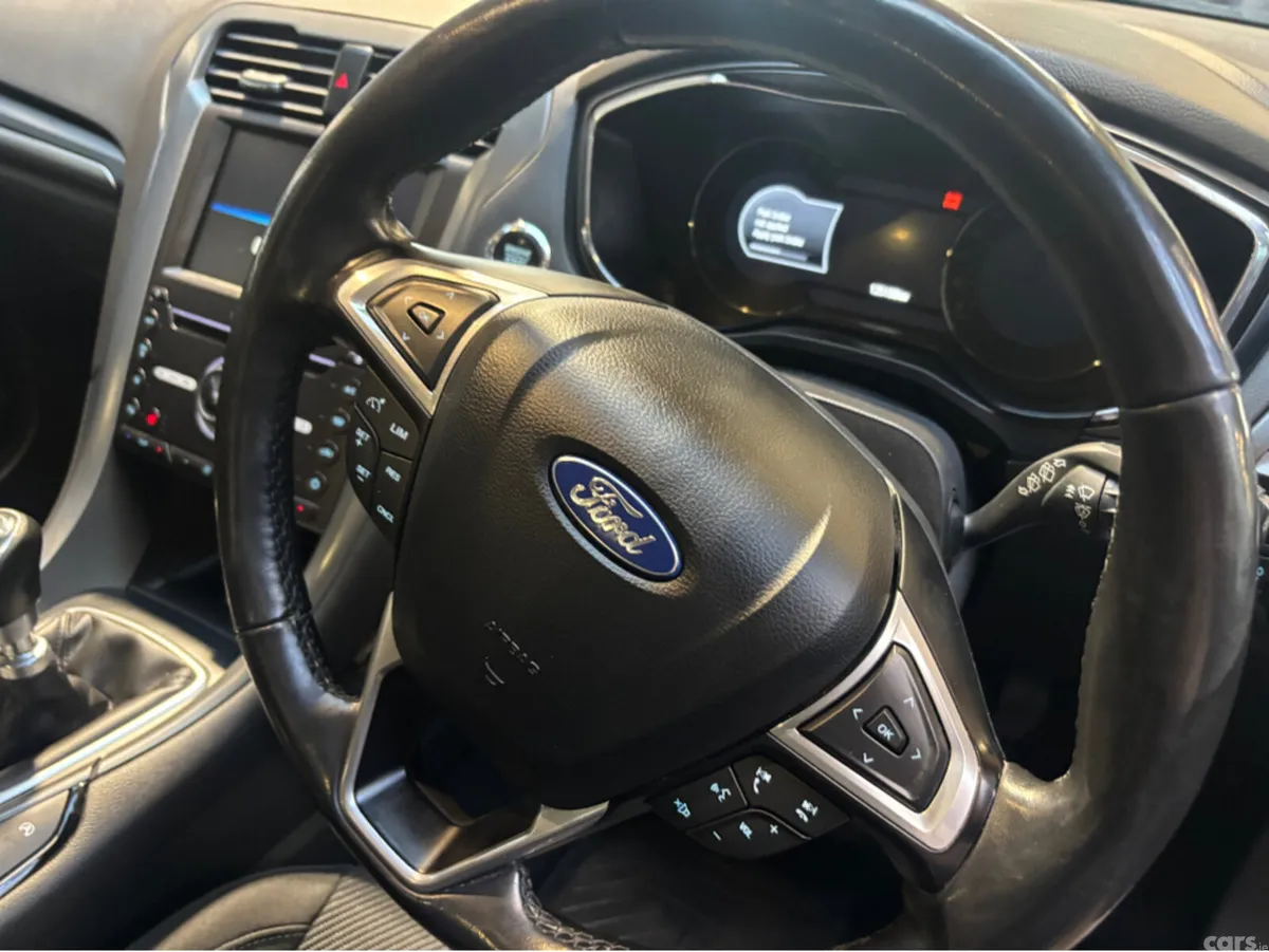 Ford Mondeo Hatchback, Diesel, 2015, Red