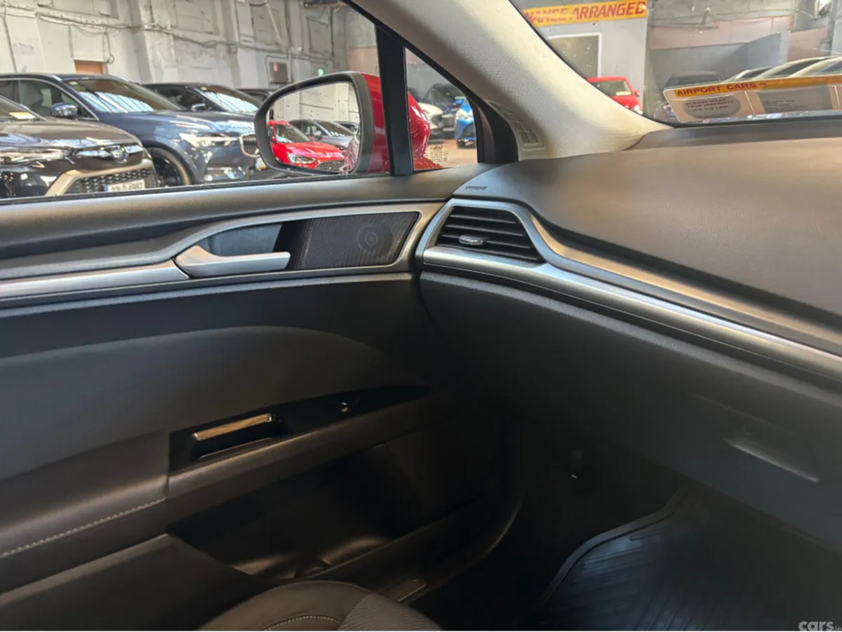 Ford Mondeo Hatchback, Diesel, 2015, Red