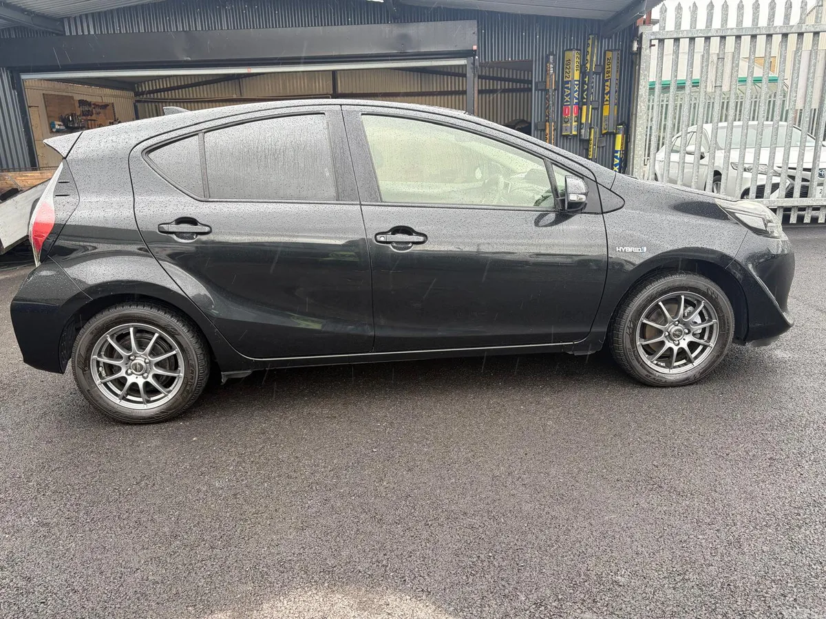 Toyota Aqua Hatchback, Petrol Hybrid, 2017, Black