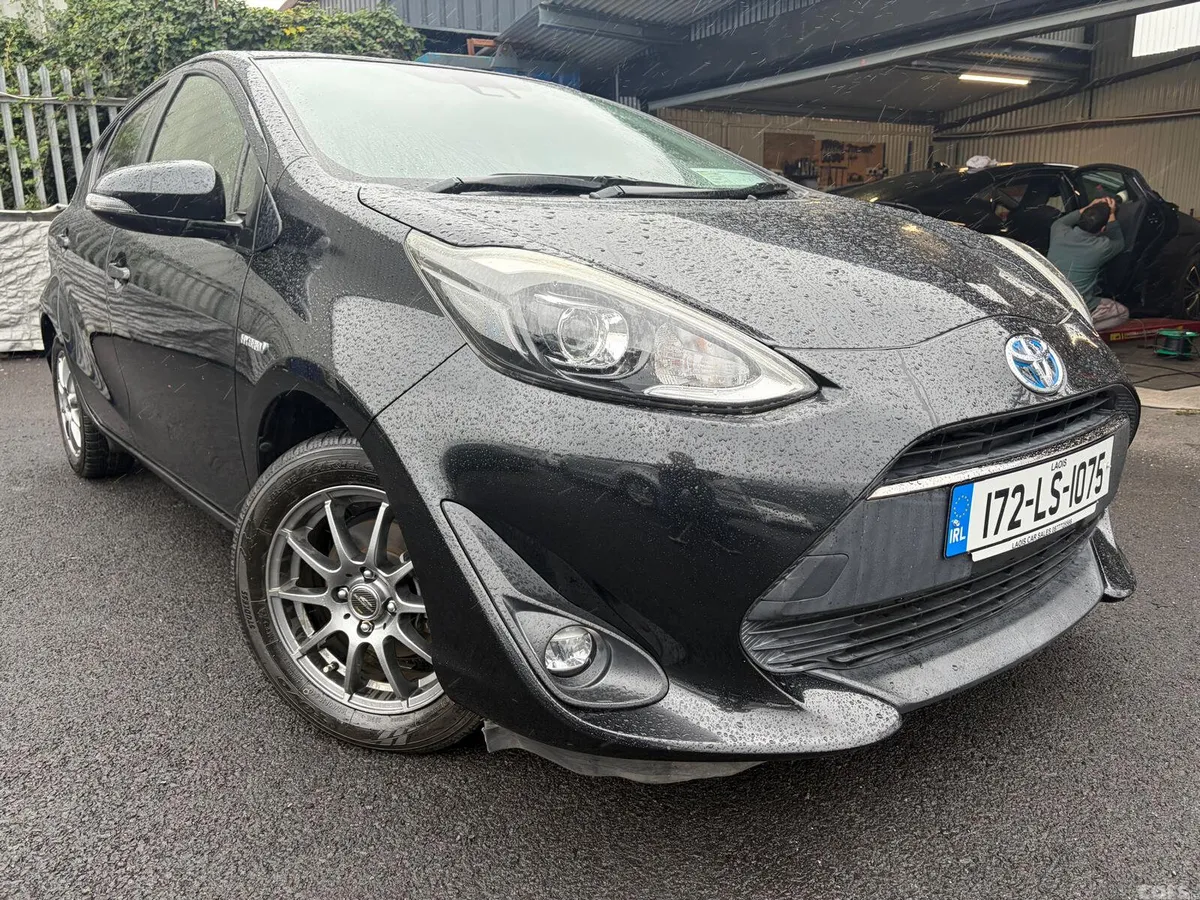 Toyota Aqua Hatchback, Petrol Hybrid, 2017, Black