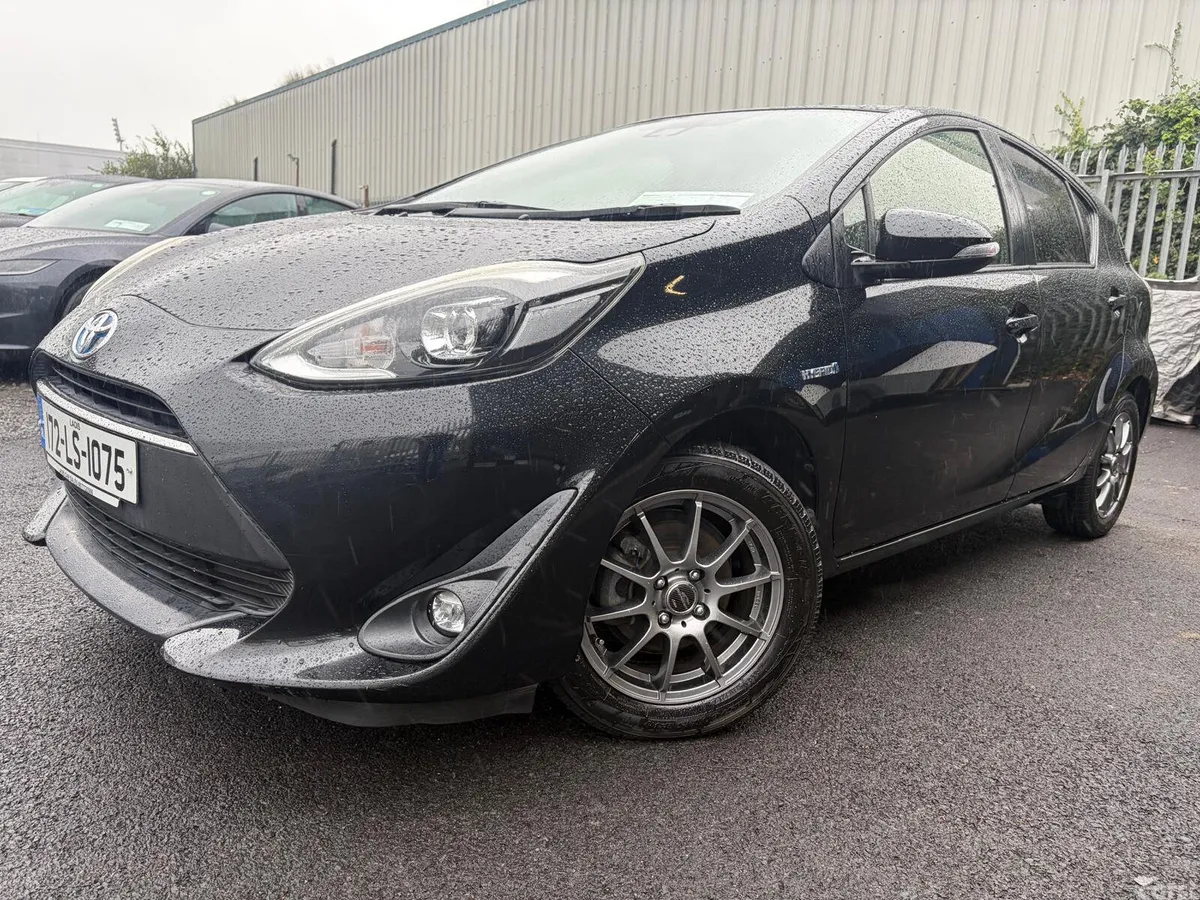 Toyota Aqua Hatchback, Petrol Hybrid, 2017, Black