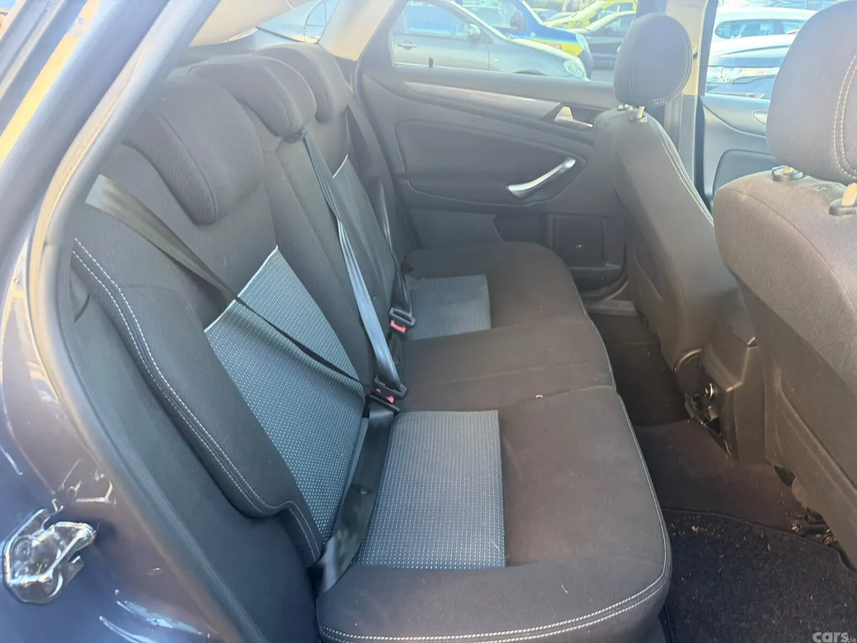 Ford Mondeo Hatchback, Diesel, 2014, Grey