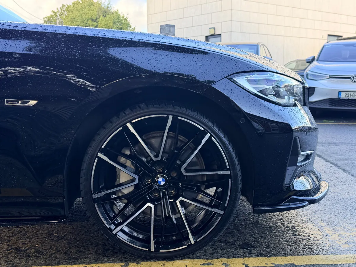 BMW 3-Series Saloon, Petrol Hybrid, 2022, Black