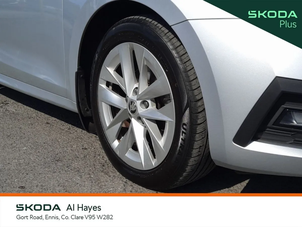Skoda Octavia Saloon, Diesel, 2023, Silver