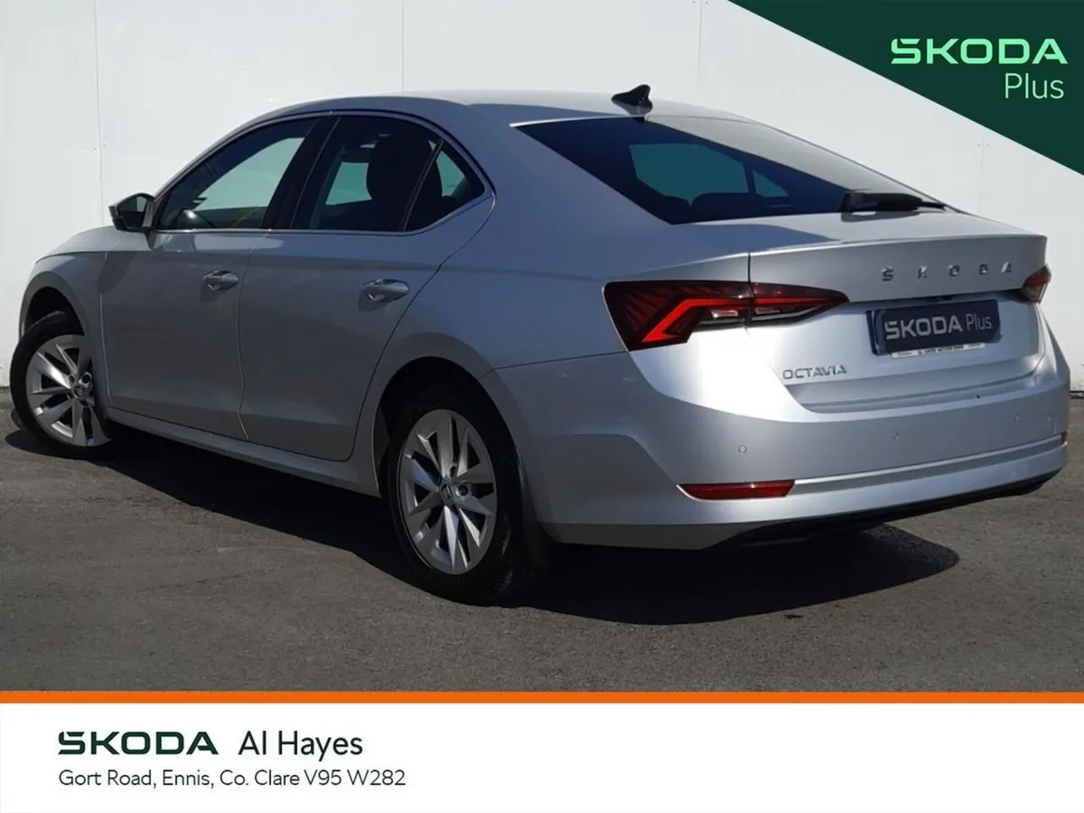 Skoda Octavia Saloon, Diesel, 2023, Silver