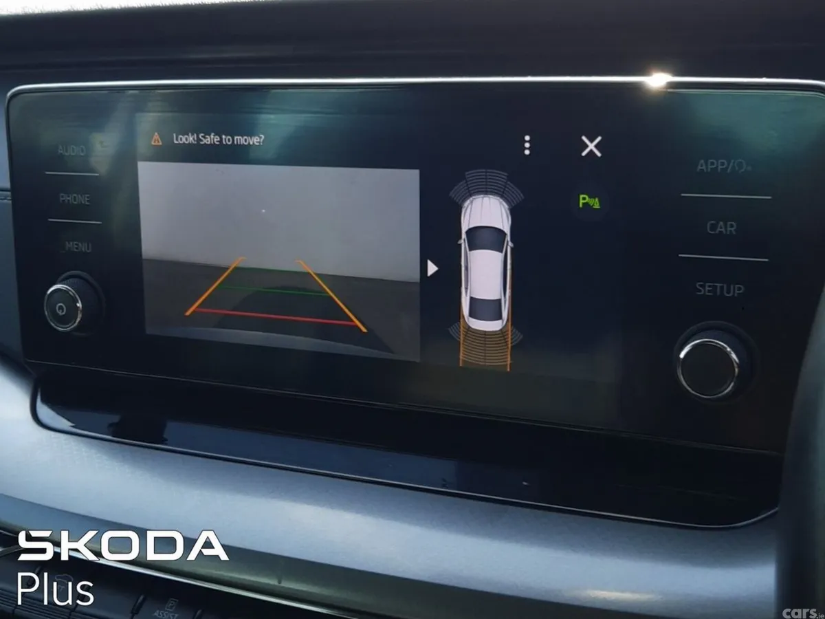 Skoda Octavia Saloon, Diesel, 2023, Silver