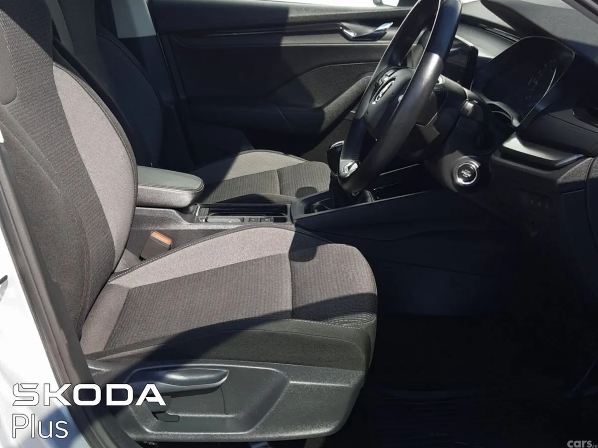Skoda Octavia Saloon, Diesel, 2023, Silver