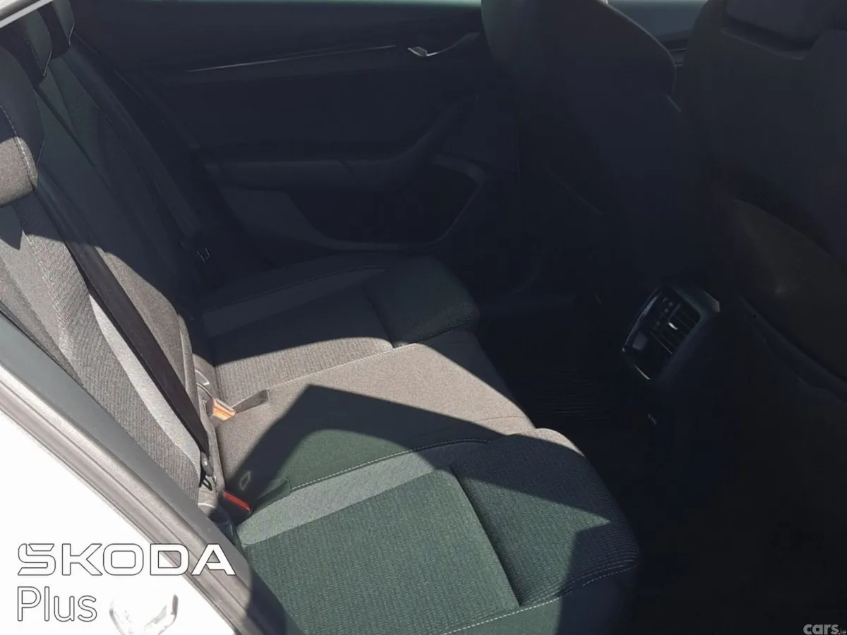 Skoda Octavia Saloon, Diesel, 2023, Silver