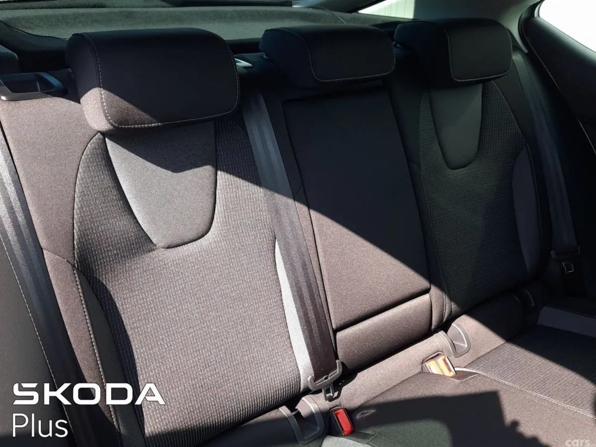 Skoda Octavia Saloon, Diesel, 2023, Silver