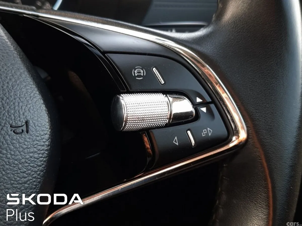 Skoda Octavia Saloon, Diesel, 2023, Silver